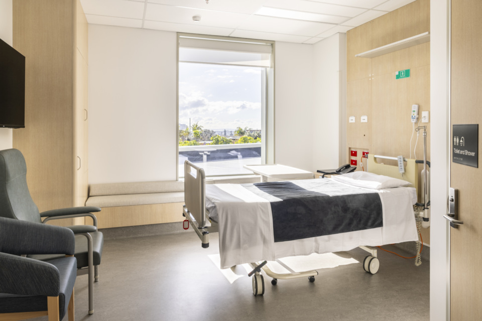 20 sun-filled single rooms and four double rooms, all with ensuites, and most with north-facing views over the city and Hauraki Gulf.